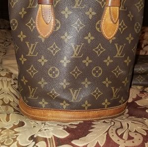 Louis Vuitton preloved bucket bag